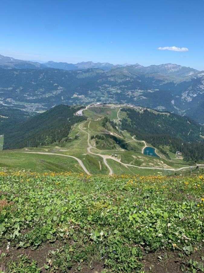 Le Repere Des Ecureuils Apartman Samoëns Kültér fotó